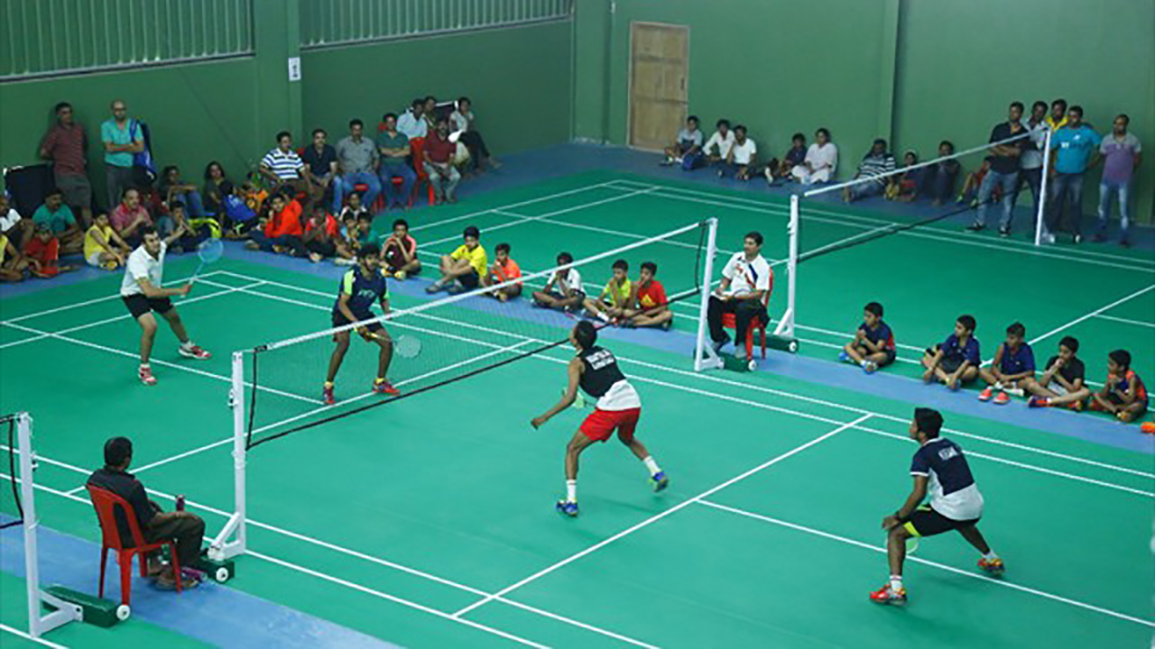 court with players