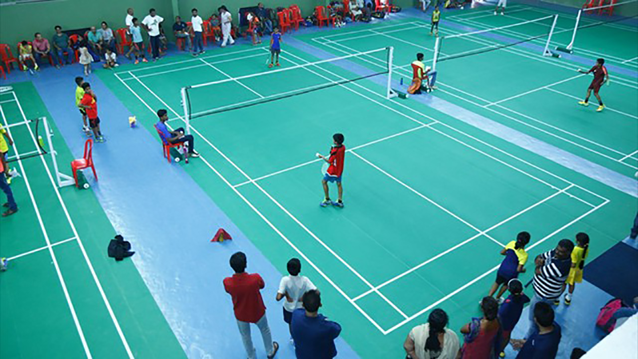 court with players