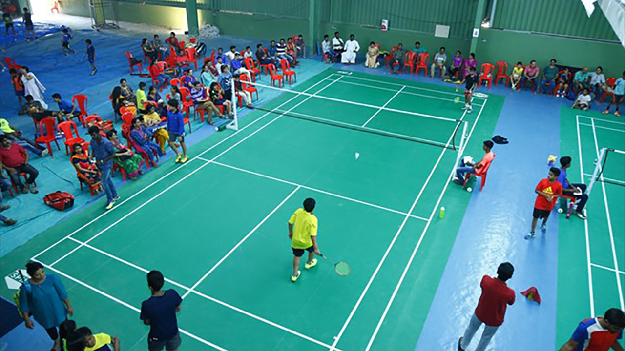 court with players